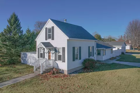 3002 Taylor St, Marinette, WI 54143