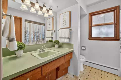 Bath - 813 E Grant St, Appleton, WI 54911 photo 1 of 3