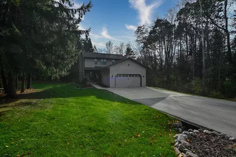 1812 Smokey Ct, Suamico, WI 54173