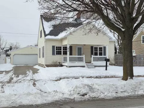 210 S John St, Kimberly, WI 54136