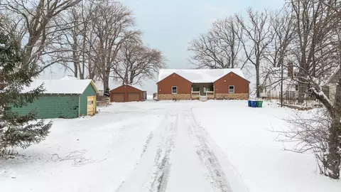 2453 E Shore Dr, Green Bay, WI 54302