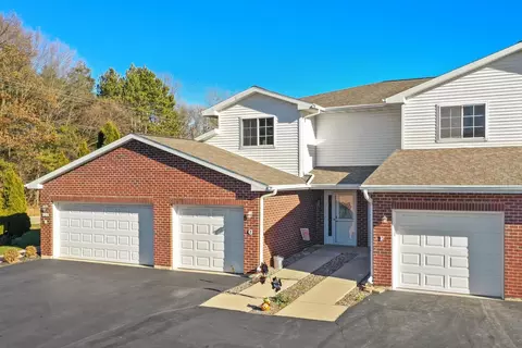 1915 Riverside Dr #F, Green Bay, WI 54313