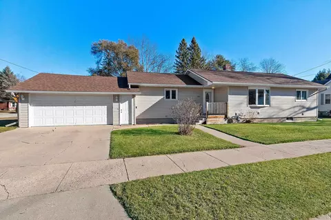 506 E Front St, Peshtigo, WI 54157
