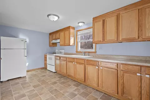 Kitchen - 400 S Douglas St, Appleton, WI 54914 photo 2 of 2