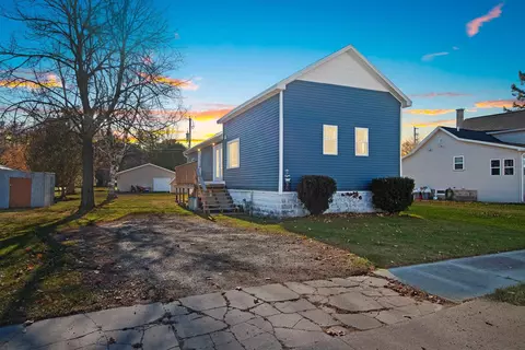 608 5th St, Oconto, WI 54153