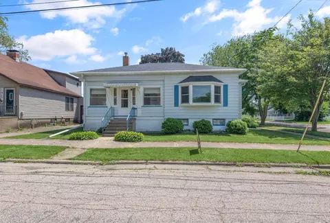 1925 Thomas St, Marinette, WI 54143