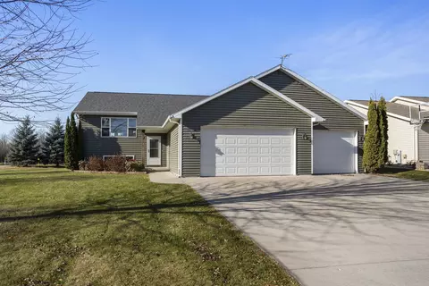 2290 Ladybird Dr, Neenah, WI 54956
