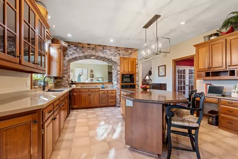 Kitchen - 3117 W Twin Willow Ct, Appleton, WI 54914 photo 3 of 9