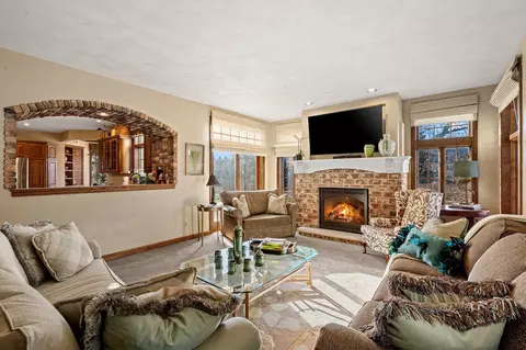 Living - 3117 W Twin Willow Ct, Appleton, WI 54914 photo 7 of 12