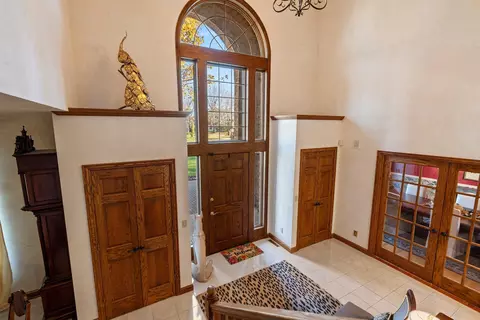 Entry Way - 3117 W Twin Willow Ct, Appleton, WI 54914 photo 3 of 11