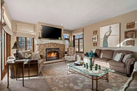 Living - 3117 W Twin Willow Ct, Appleton, WI 54914 photo 5 of 12