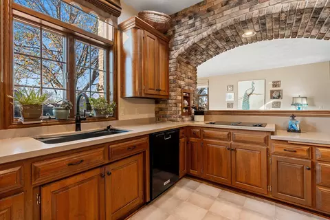 Kitchen - 3117 W Twin Willow Ct, Appleton, WI 54914 photo 6 of 9