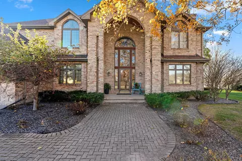 Exterior - 3117 W Twin Willow Ct, Appleton, WI 54914 photo 2 of 11