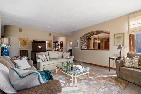 Living - 3117 W Twin Willow Ct, Appleton, WI 54914 photo 6 of 12