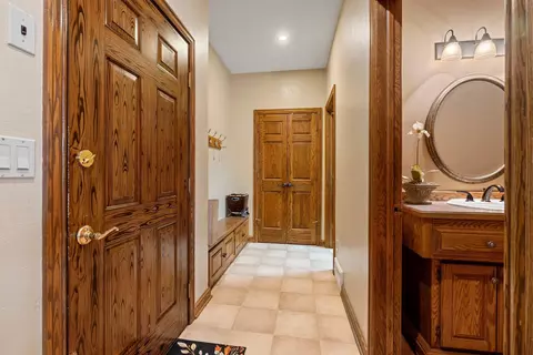 Entry Way - 3117 W Twin Willow Ct, Appleton, WI 54914 photo 6 of 11