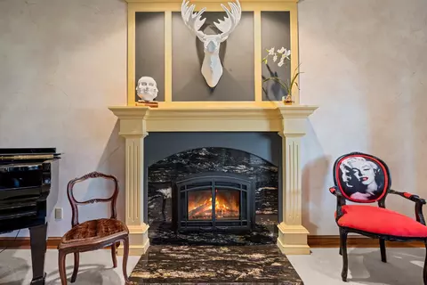 Living - 3117 W Twin Willow Ct, Appleton, WI 54914 photo 3 of 12