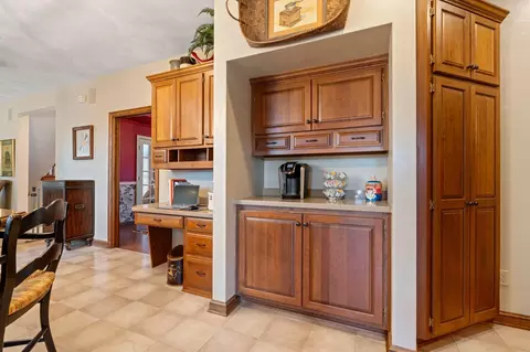 Kitchen - 3117 W Twin Willow Ct, Appleton, WI 54914 photo 5 of 9