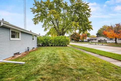 Exterior - 2618 S Walden Ave, Appleton, WI 54915 photo 6 of 7