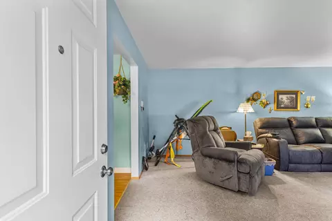Entry Way - 2618 S Walden Ave, Appleton, WI 54915 photo 1 of 5