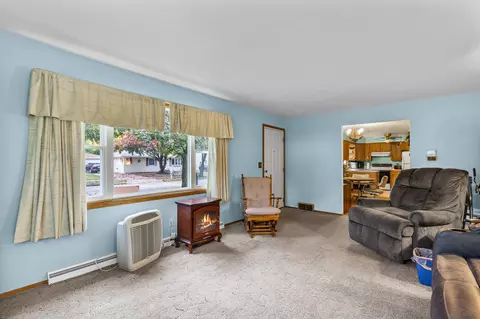 Living - 2618 S Walden Ave, Appleton, WI 54915 photo 1 of 5