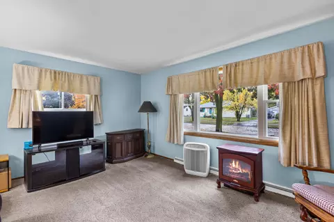 Living - 2618 S Walden Ave, Appleton, WI 54915 photo 4 of 5