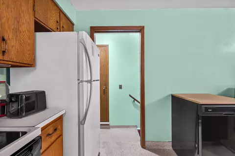 Kitchen - 2618 S Walden Ave, Appleton, WI 54915 photo 5 of 6