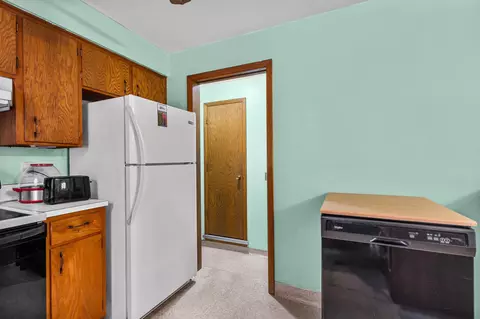 Kitchen - 2618 S Walden Ave, Appleton, WI 54915 photo 4 of 6
