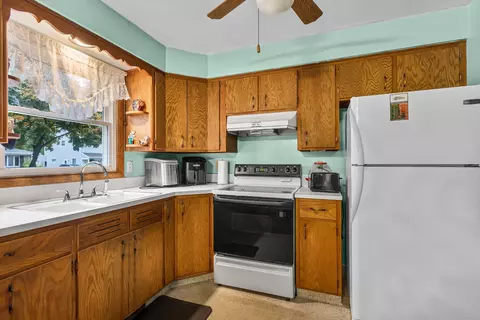 Kitchen - 2618 S Walden Ave, Appleton, WI 54915 photo 2 of 6