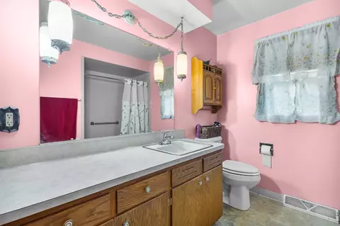 Bath - 2618 S Walden Ave, Appleton, WI 54915 photo 1 of 2