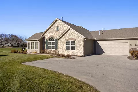 Exterior - 2210 E Tuscany Way, Appleton, WI 54913 photo 2 of 6