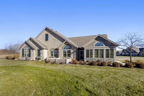 Exterior - 2210 E Tuscany Way, Appleton, WI 54913 photo 3 of 6