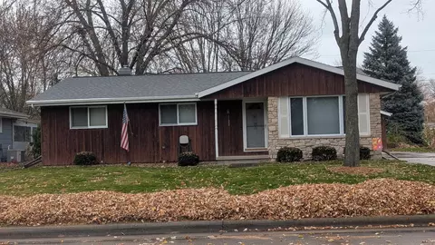 1122 Green Acres Ln, Neenah, WI 54956