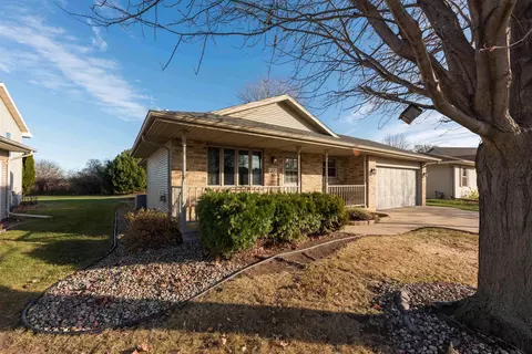 37 Chateau Ter, Oshkosh, WI 54901
