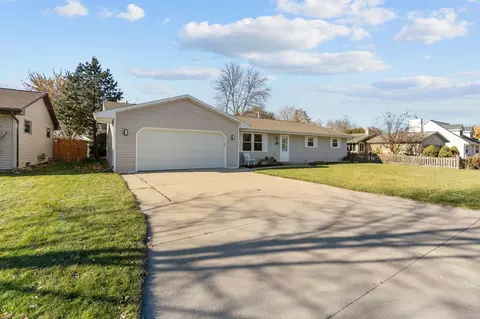 1635 N Mcintosh Dr, Appleton, WI 54914 photo 2