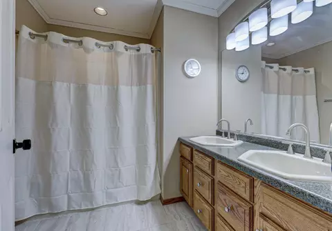 Bath - 624 S Keller Park Dr, Appleton, WI 54914 photo 2 of 5