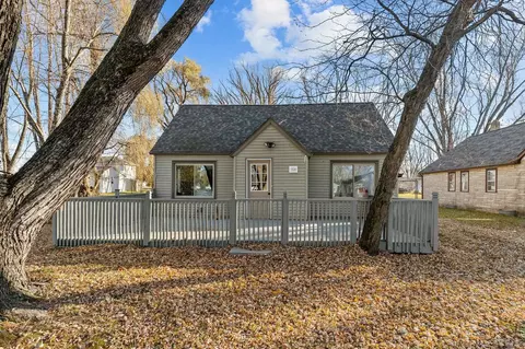 326 West St, New London, WI 54961