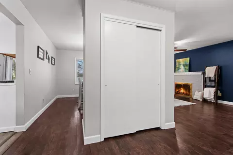 Entry Way - 1719 S Perkins St, Appleton, WI 54914 photo 2 of 5