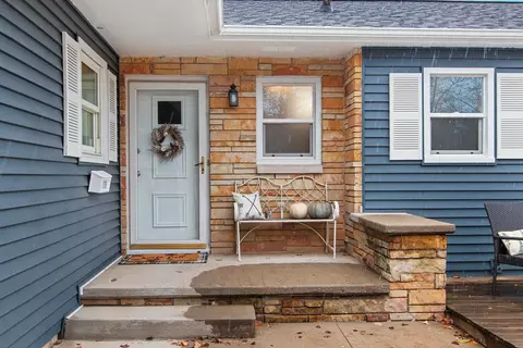 Exterior - 1719 S Perkins St, Appleton, WI 54914 photo 2 of 7