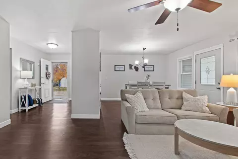Entry Way - 1719 S Perkins St, Appleton, WI 54914 photo 3 of 5