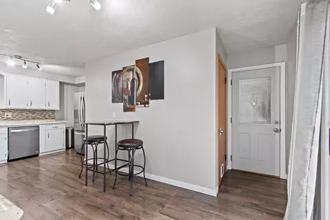 Entry Way - 1719 S Perkins St, Appleton, WI 54914 photo 4 of 5