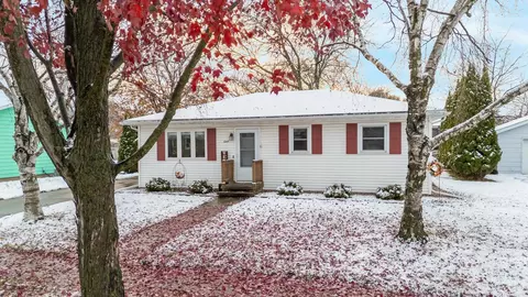 1045 Ardmore Trl, Oshkosh, WI 54904
