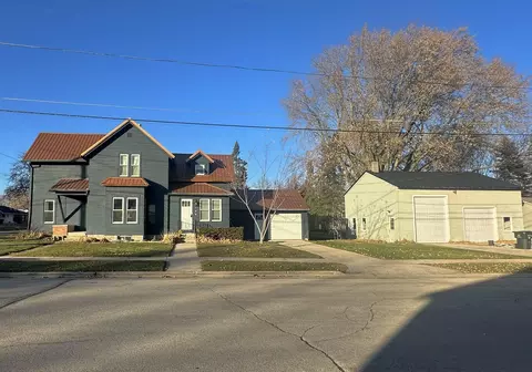 135 W Hickory St, Seymour, WI 54165