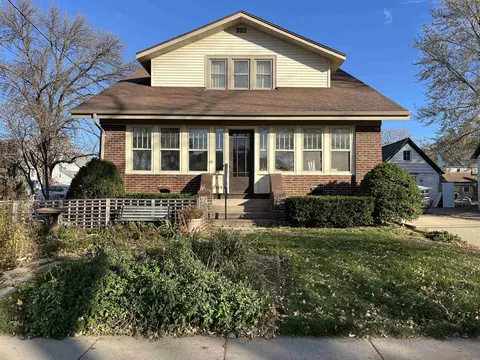 409 2nd St, Neenah, WI 54956