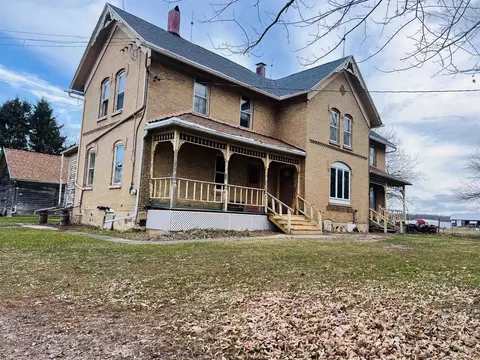 w3340 County Road East, Cecil, WI 54111