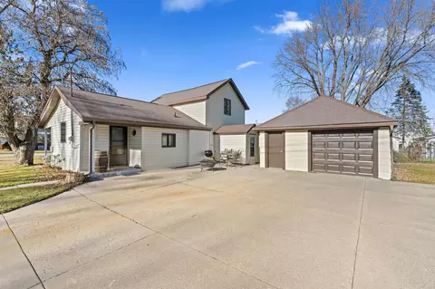 330 Mill St, Manawa, WI 54949