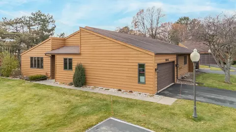 Exterior - 909 E Windfield Pl #B, Appleton, WI 54911 photo 3 of 6