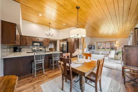 Dining - 909 E Windfield Pl #B, Appleton, WI 54911 photo 1 of 1