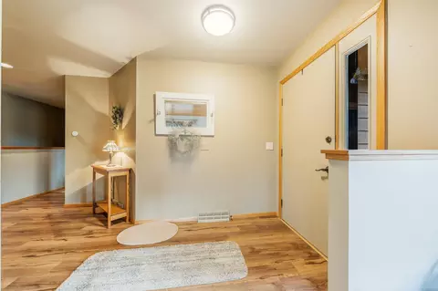 Entry Way - 909 E Windfield Pl #B, Appleton, WI 54911 photo 2 of 4