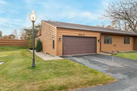 Exterior - 909 E Windfield Pl #B, Appleton, WI 54911 photo 2 of 6