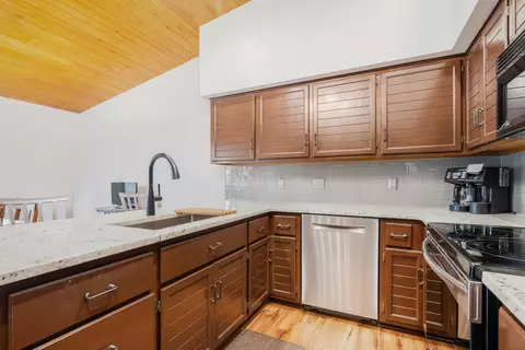 Kitchen - 909 E Windfield Pl #B, Appleton, WI 54911 photo 3 of 5